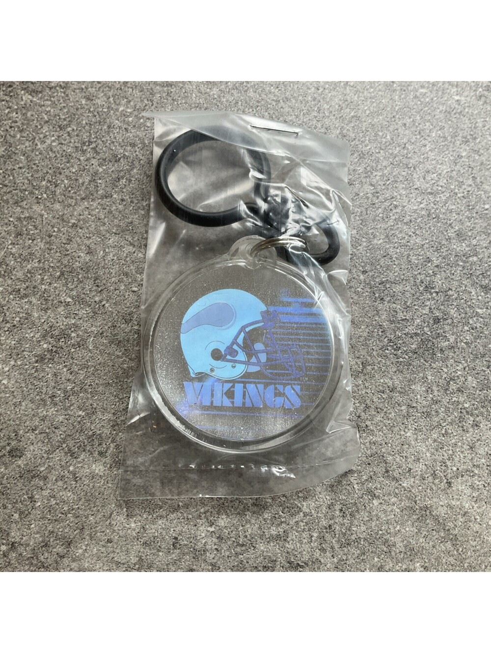 Vintage NFL Hologram Keychain Minnesota Vikings 1 1/2” NWT